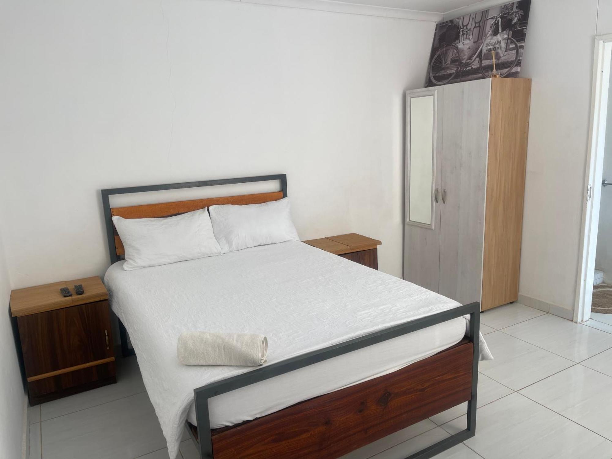 Sabrina Guesthouse Цумеб Екстер'єр фото