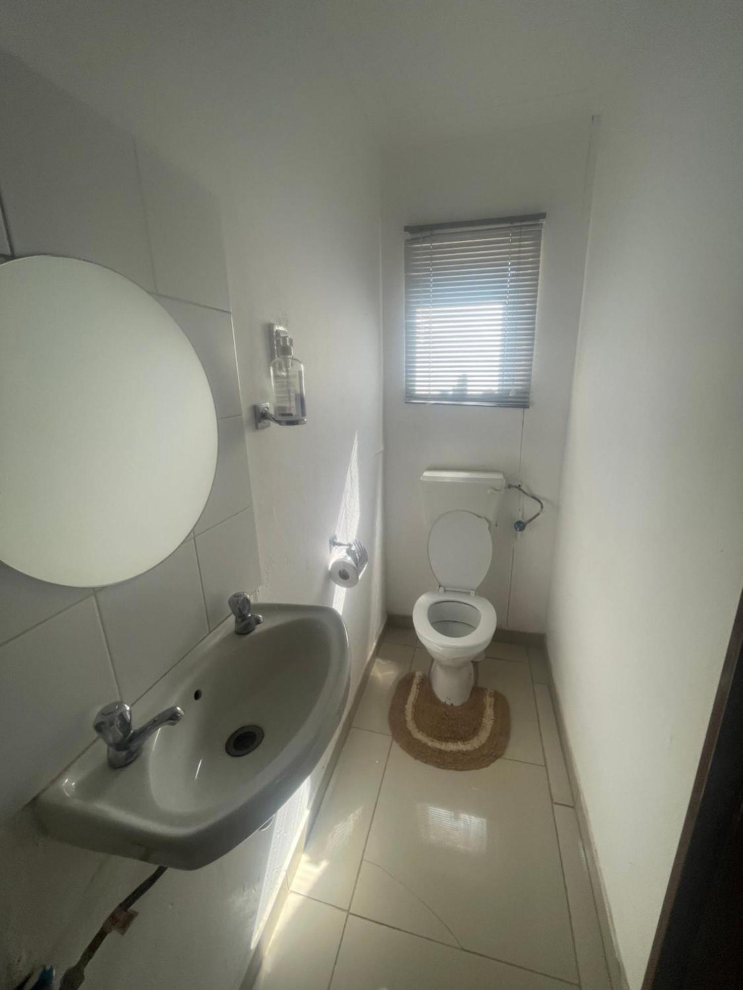 Sabrina Guesthouse Цумеб Екстер'єр фото