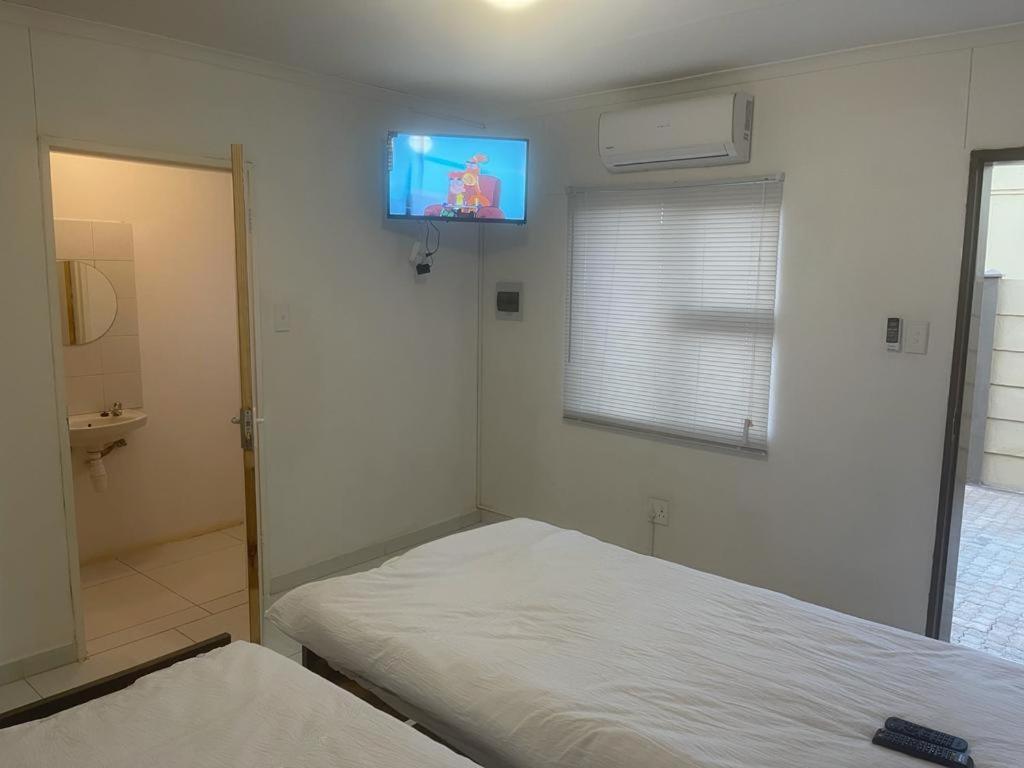 Sabrina Guesthouse Цумеб Екстер'єр фото